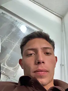 santiObrero live sex cam