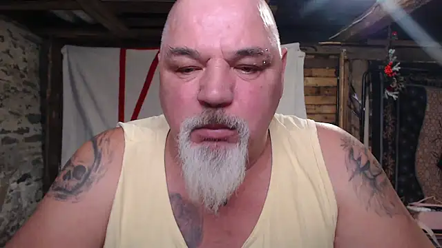 Newfiesausage1972 live sex cam