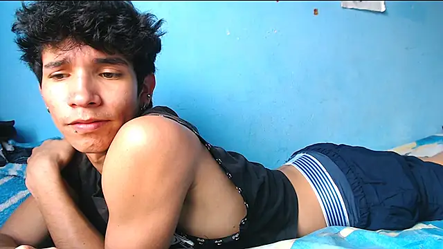 Lassuly2121 live sex cam