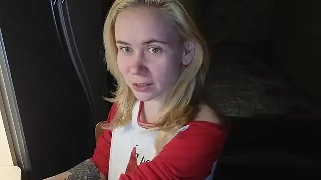 Riley_Roo's cam snapshot