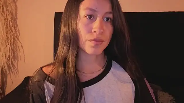 EmiGomez_'s cam snapshot