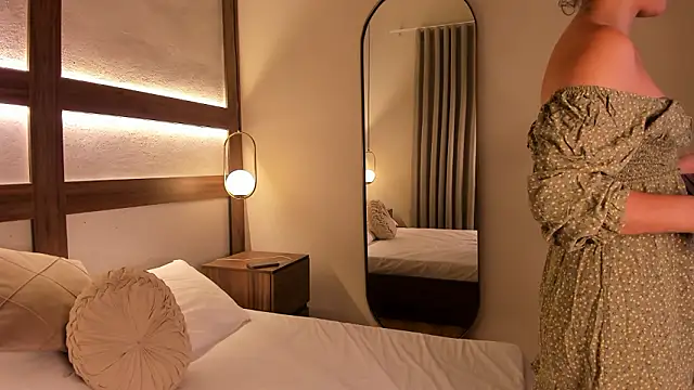 SarhaVega live sex cam