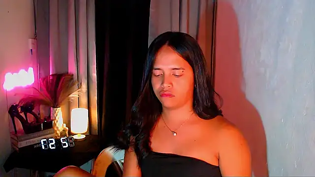 Lorainnelustts live sex cam