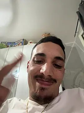 piccolo2002 live sex cam