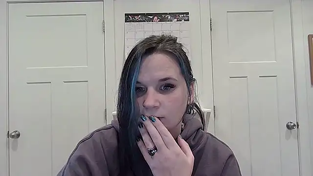 CherryWilde live sex cam