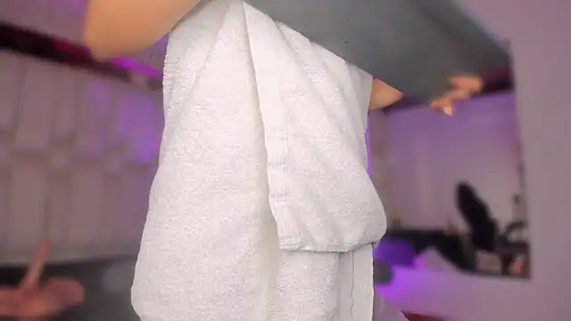 Emmily_Savage's cam snapshot