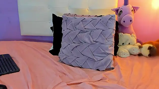 Charlotte11-11's cam snapshot