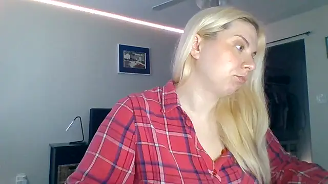 HappyIva's cam snapshot