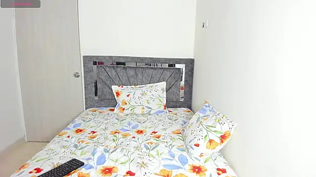 Laurasofia01's cam snapshot