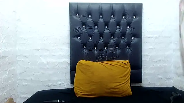 AUGUSTBLOOMxx's cam snapshot