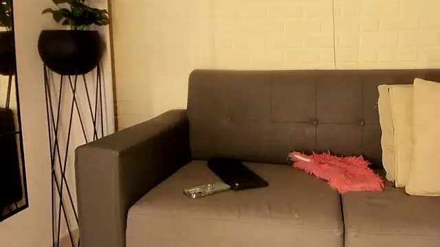 karina_gomez_18's cam snapshot