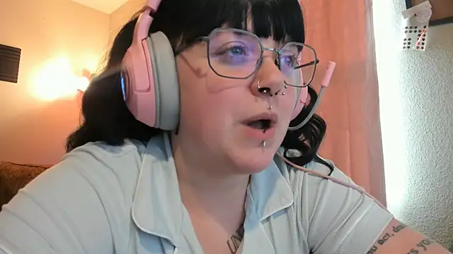 cute_aggro_gamer_girl's cam snapshot