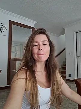 karina_warthon's cam snapshot