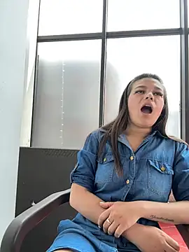 Alyshanon18's cam snapshot