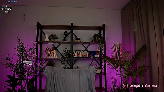 careful_i_bite_nya's cam snapshot