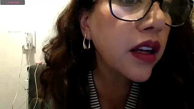 MirandaLatinaLovely live sex cam