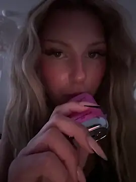 blondeeee live sex cam