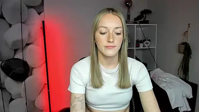 EvelynBlond's cam snapshot