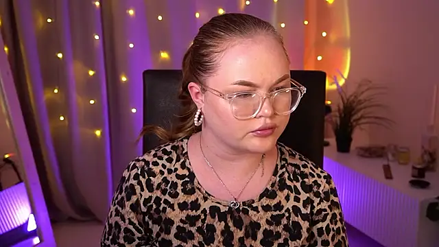 FeliciaLorne's cam snapshot