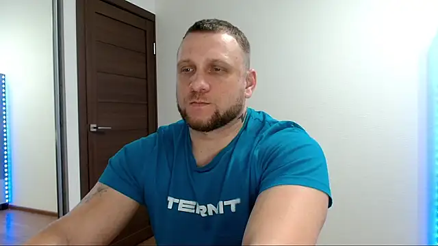 B-L-O-N-D's cam snapshot