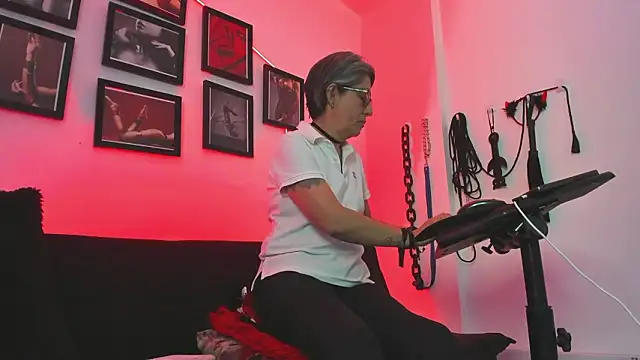 MistressNyx_cg's cam snapshot