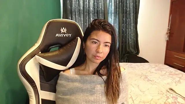 alice_middlee's cam snapshot