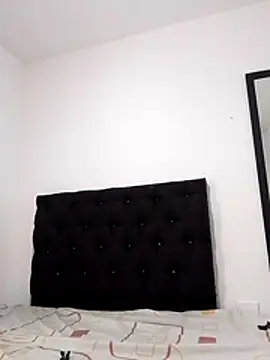 LauraHorny69's cam snapshot