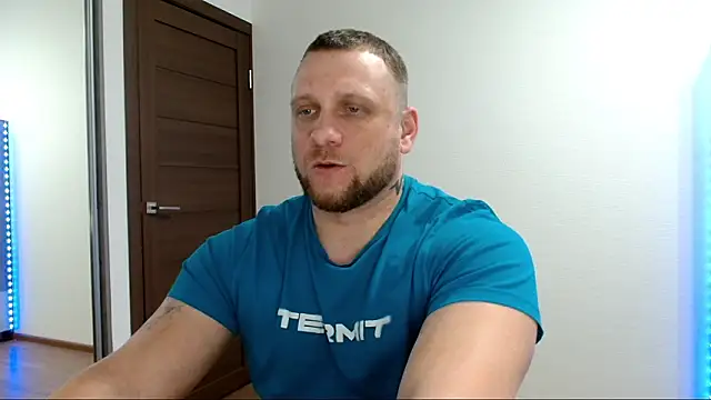 B-L-O-N-D's cam snapshot