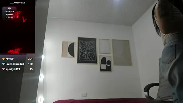 amy_fox2's cam snapshot