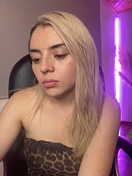 Mia_blondee_'s cam snapshot