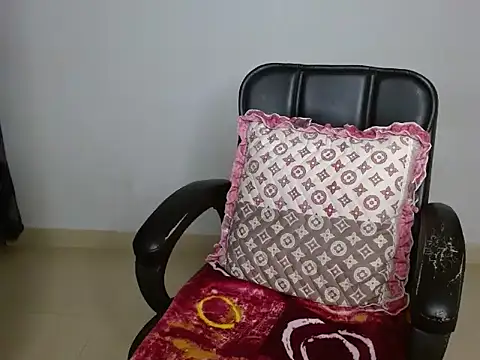 CUTE_princess_143's cam snapshot