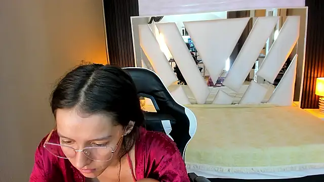 Linda4Petite live sex cam