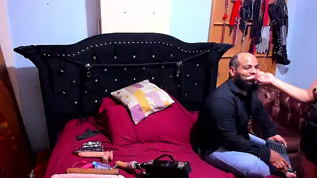 August-Sophie's cam snapshot