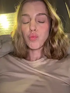 kira_mia live sex cam