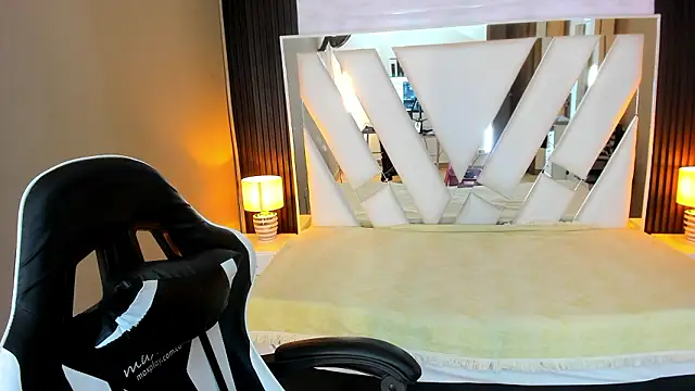 Linda4Petite's cam snapshot