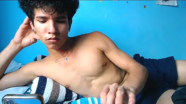 Lassuly2121 live sex cam