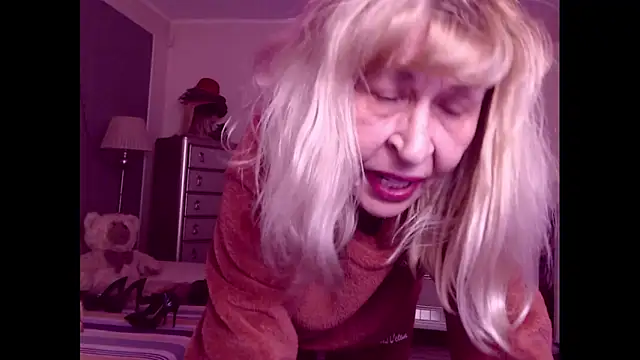 HornyMilf_555's cam snapshot