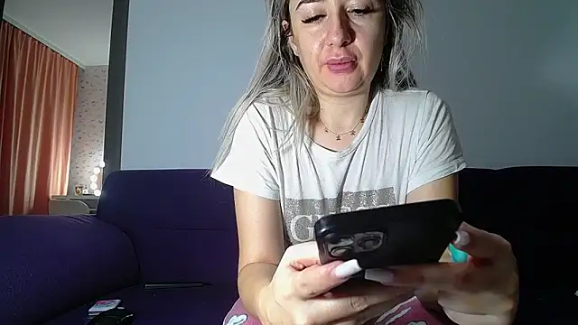 Julianna68 live sex cam