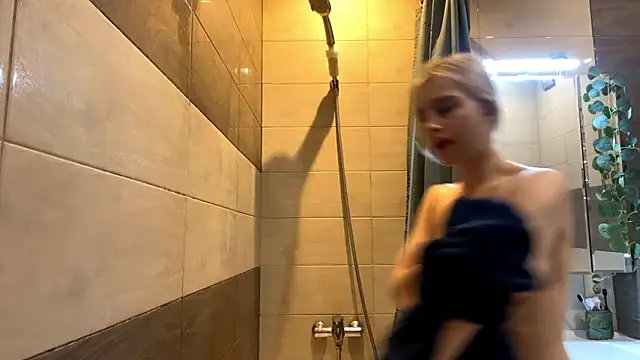 MarisLile's cam snapshot