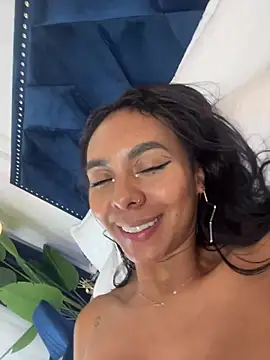 LuckyGoddessXXX live sex cam