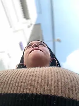 -Mia1's cam snapshot