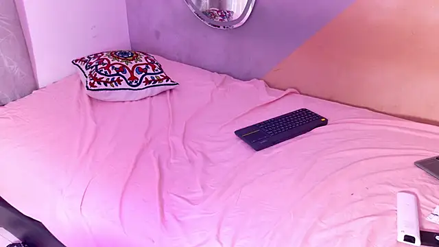 elysha_venus_'s cam snapshot