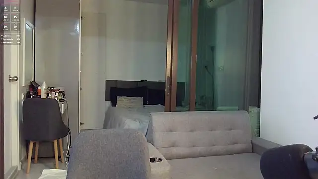 Earny_baby's cam snapshot