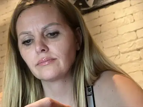 Angel_girllovemy's cam snapshot