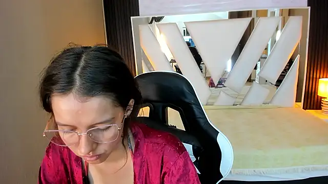 Linda4Petite's cam snapshot