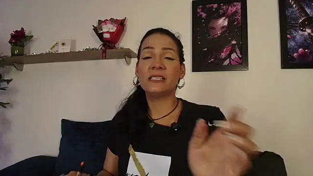 Elliee_'s cam snapshot