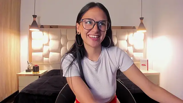 NiccolleHall's cam snapshot