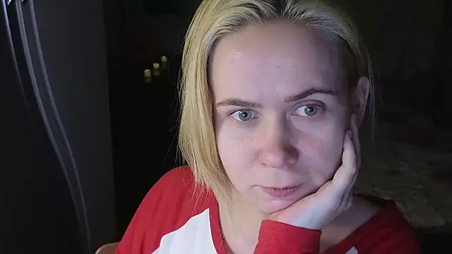 Riley_Roo's cam snapshot