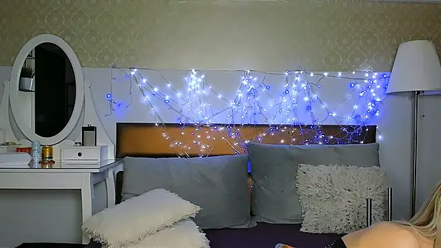 MiaBeeXX live sex cam