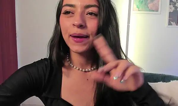 canelleGarces's cam snapshot